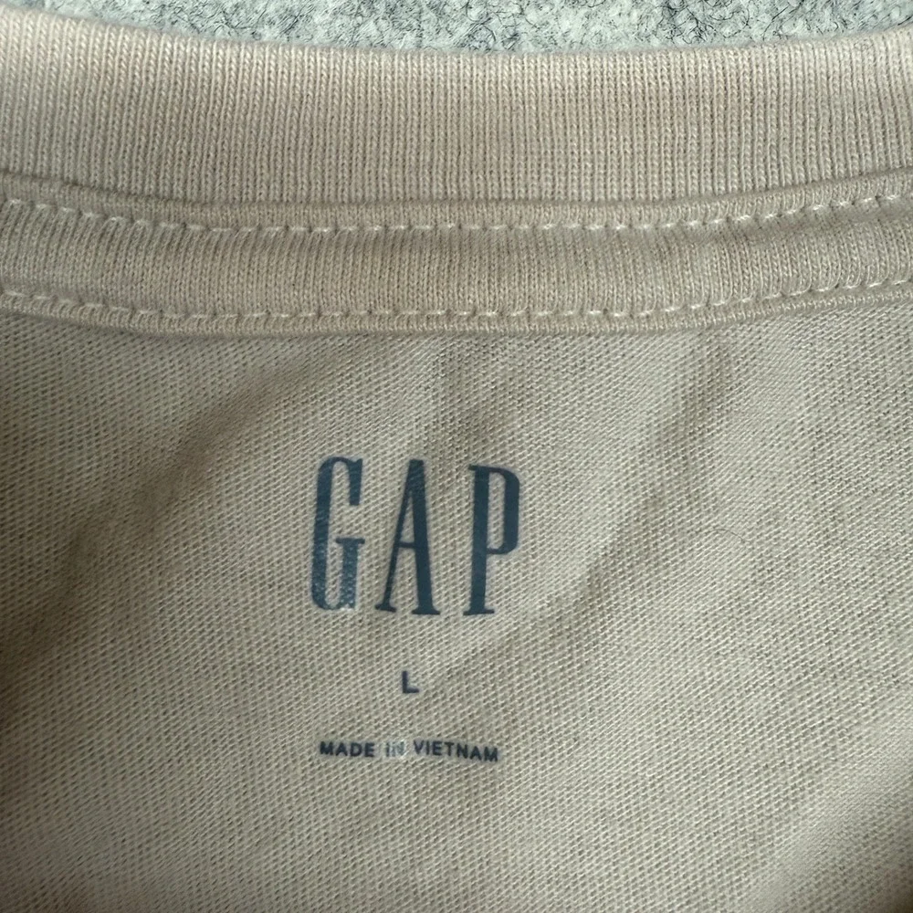Gap | Graphic T-Shirt | Size Large | Beige | Artistic Portrait Abstract Print